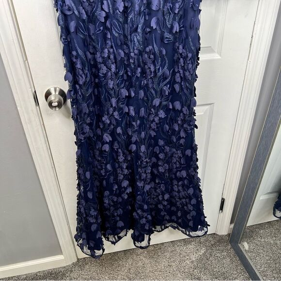 Sz 12 CARMEN MARC VALVO INFUSION
Blue 3D Floral Mermaid Gown $495 MSRP NWT - Picture 12 of 17